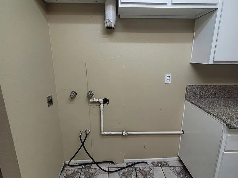 959 S Mountain Ave — Photo 3