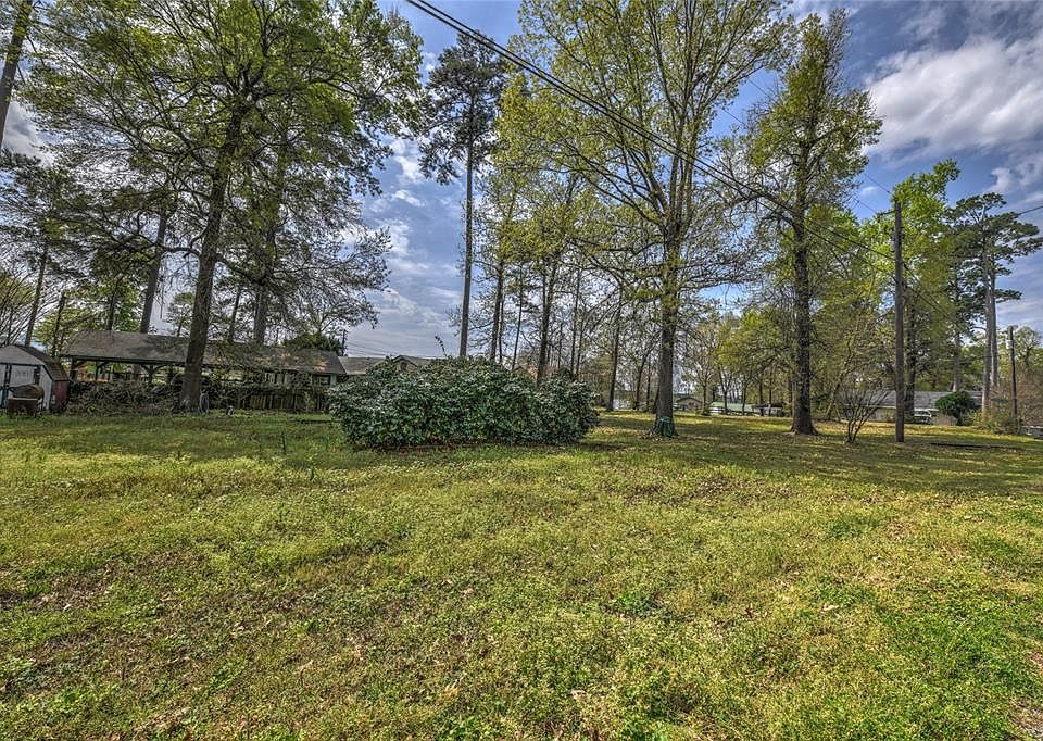 1st image of 301 Water Oak