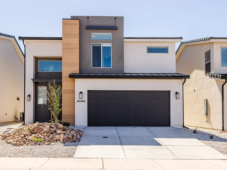 4098 E Phobos Ln — Photo 1