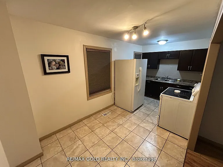 1315 Partington Ave — Photo 4