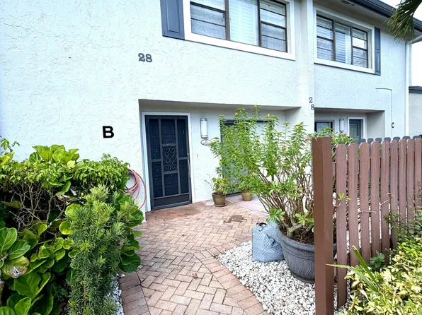 28 SOUTHPORT Lane #B, Boynton Beach, FL 33436