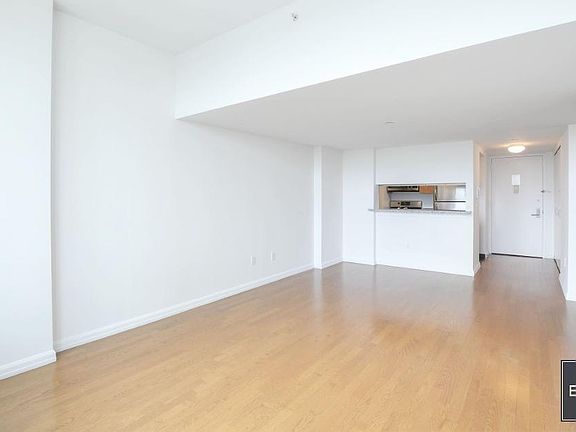 3rd image of 4720 Center Blvd APT 1017