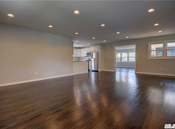 4th image of 2954 Derby Dr W