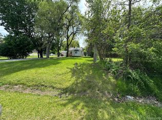 6161 River Rd, Flushing, MI 48433