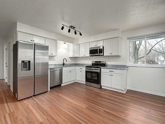 5th image of 2930 Northglen Dr