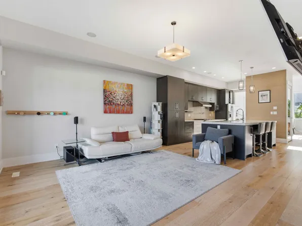 15871 28th Ave, Surrey, BC V3Z 0E5