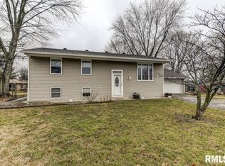 10 Evergreen Ct, Williamsville, IL
