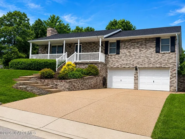 2414 Courtyard Dr, Jefferson City, MO 65109