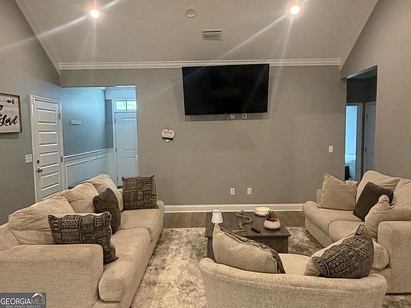 4th image of 3904 Bettys Pl