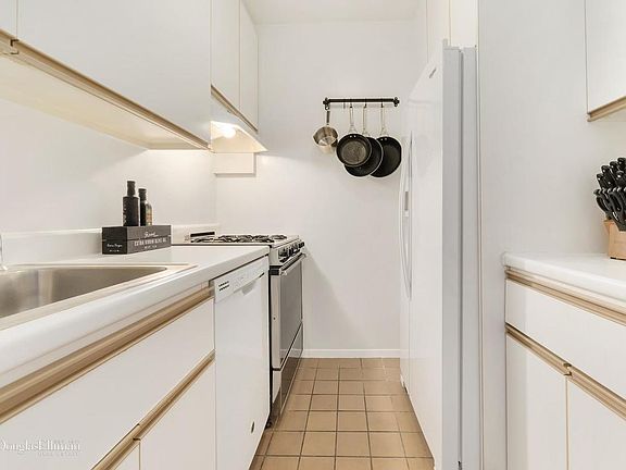4th image of 245 E 93rd St APT 14F