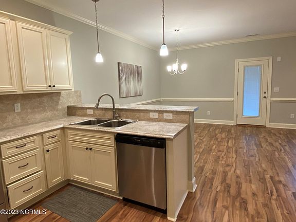 5th image of 1817 Cambria Dr #B
