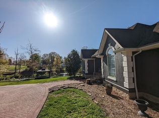 52 Spring Dr, Signal Mountain, TN 37377