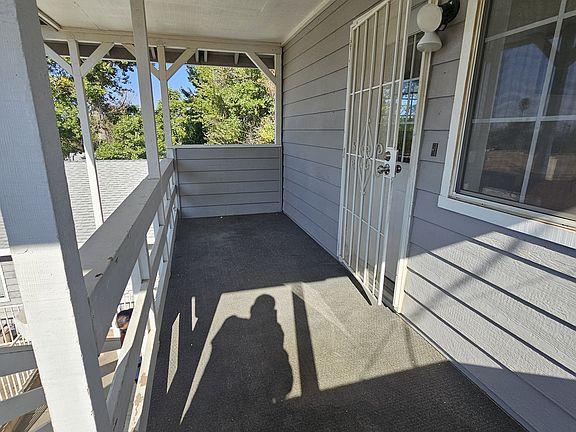 4th image of 33113 Buena Vista St