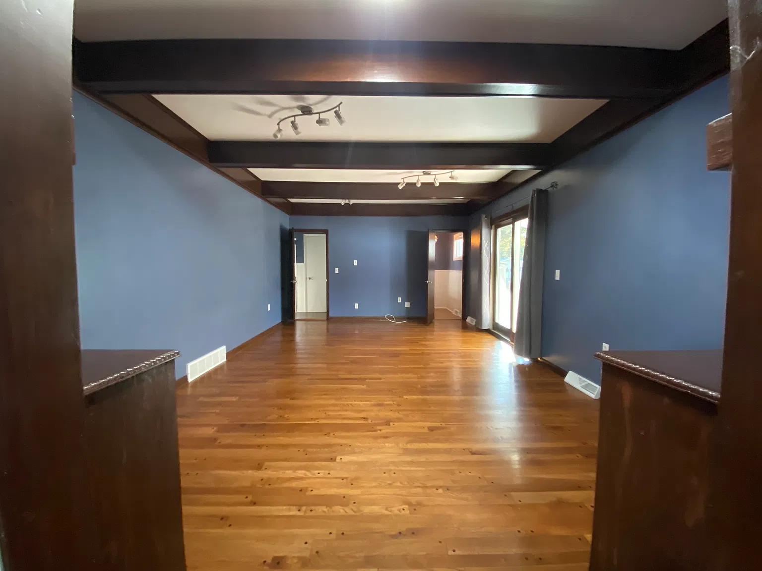 3 bed, 2.5 bath, 2070 sqft, $2,900 — Photo 3