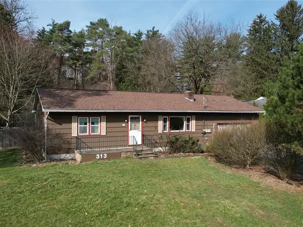 313 Edwards Dr, Fayetteville, NY 13066