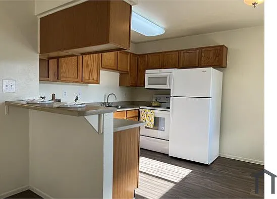 2305 E Main St — Photo 1