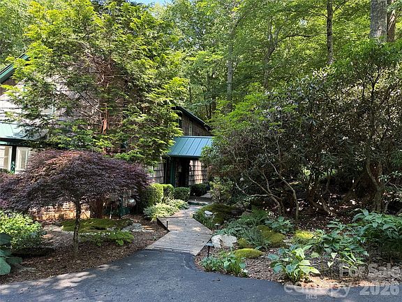4th image of 220 Cobble Creek Ln