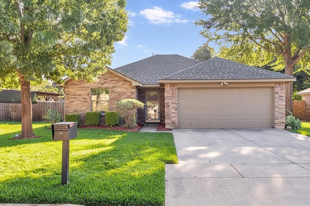 3 bed, 1184 sqft, $2,195 — Photo 3