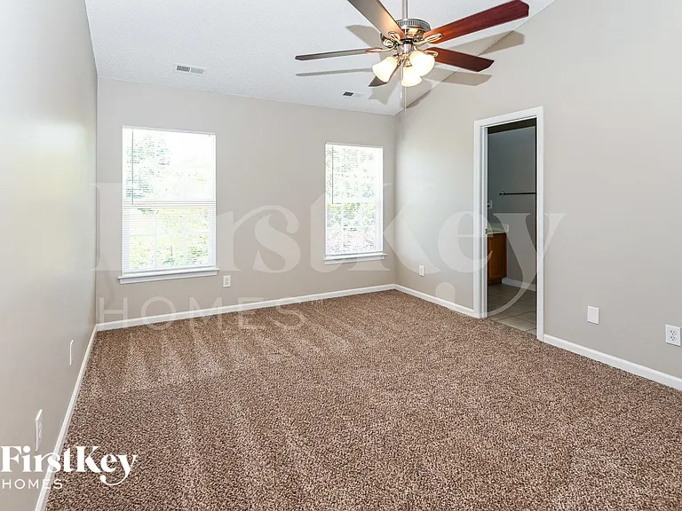 8121 Chatham Oaks Dr — Photo 7