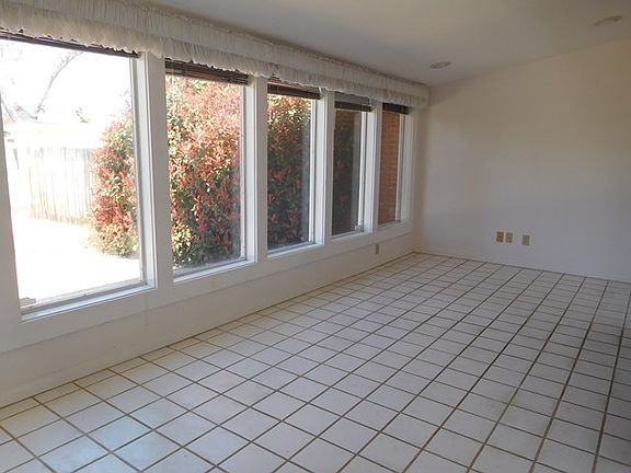 2nd image of 3328 W Shandon Ave