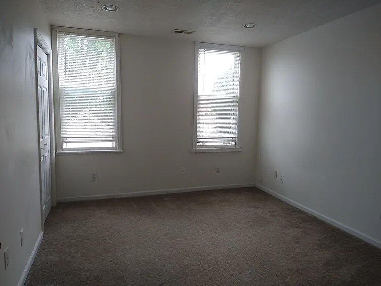 43 S Howard Ave — Photo 6