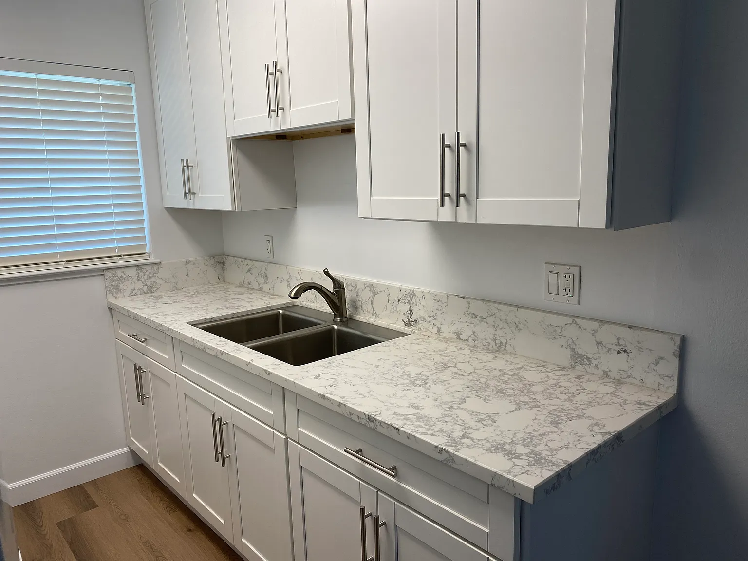 908 College Dr — Photo 1