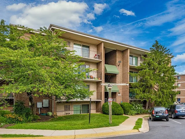Azalea Apartments — Photo 16