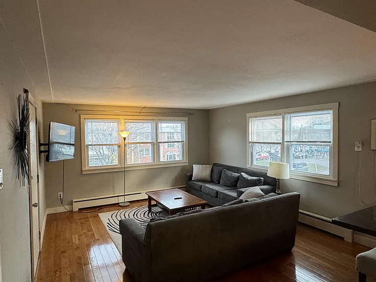 3312 Pleasant Ave #4 — Photo 2