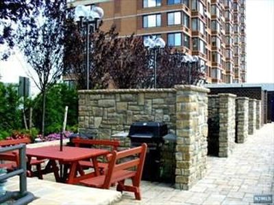 200 Old Palisade Rd APT 24F, Fort Lee, NJ, 07024