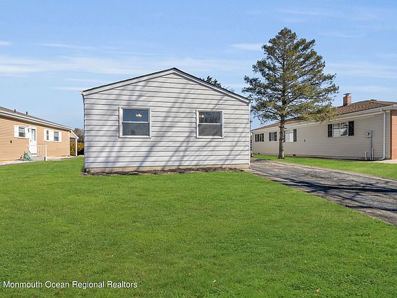 4th image of 165 Bonaire Dr
