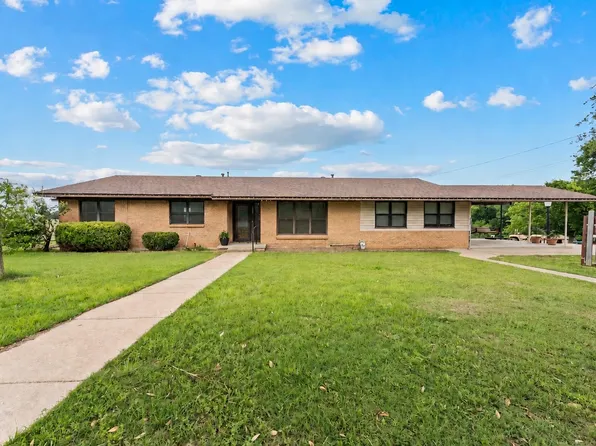 608 Spring St, West, TX 76691