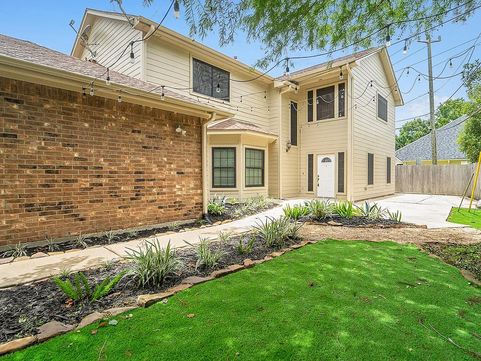 2 bed, 2.5 bath, 1796 sqft, $2,350 — Photo 1