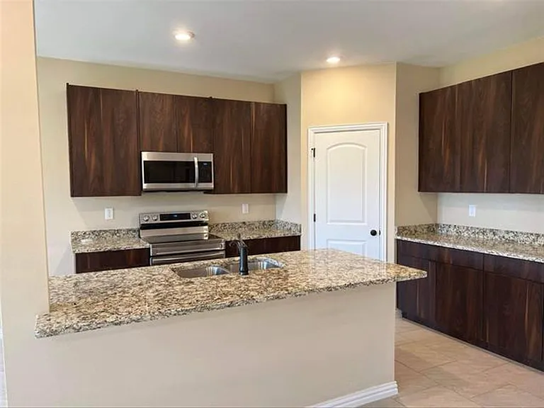 144 Canales Cir — Photo 8
