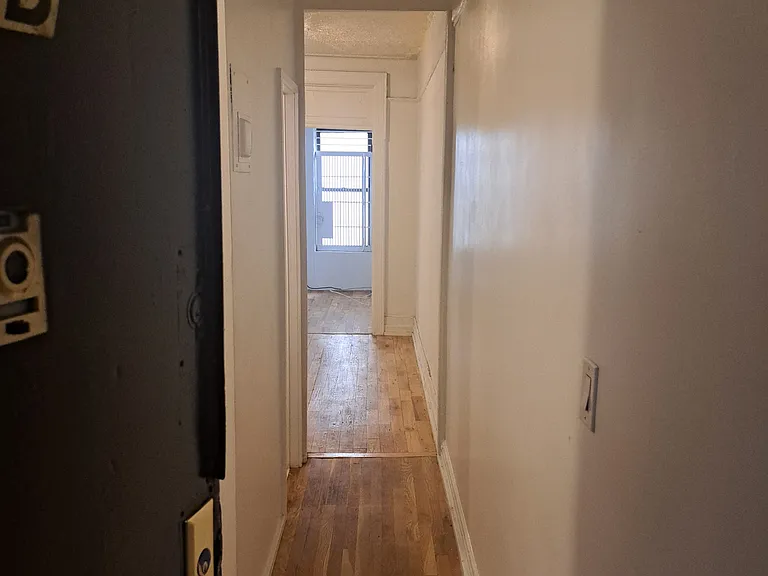 3694 Broadway #4B — Photo 3