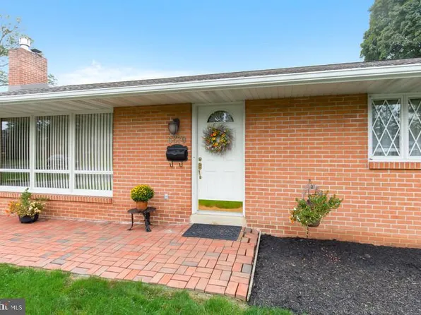 6370 Carpenter St, East Petersburg, PA 17520