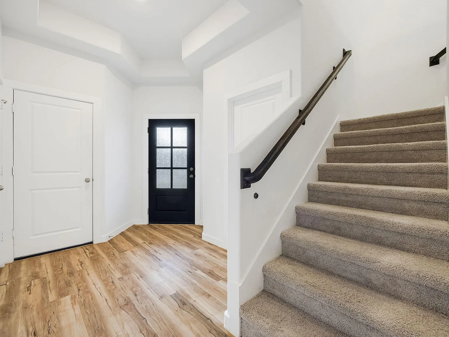 4 bed, 3.0 bath, 2369 sqft, $2,350 — Photo 3