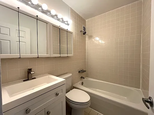 Rented by Akam Sales and Brokerage | media 15