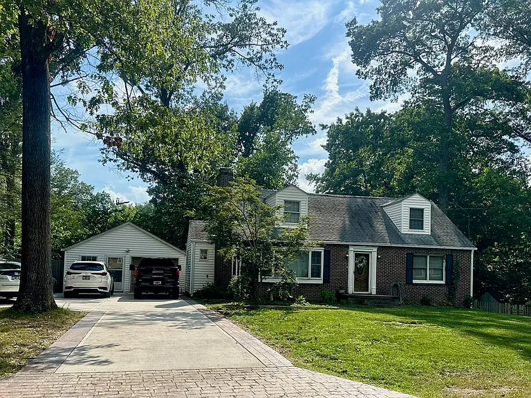 510 Fairlawn Cir — Photo 1