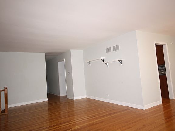 4th image of 1325 Salford Ct