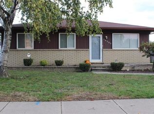 16303 Wellington Ave, Roseville, MI 48066