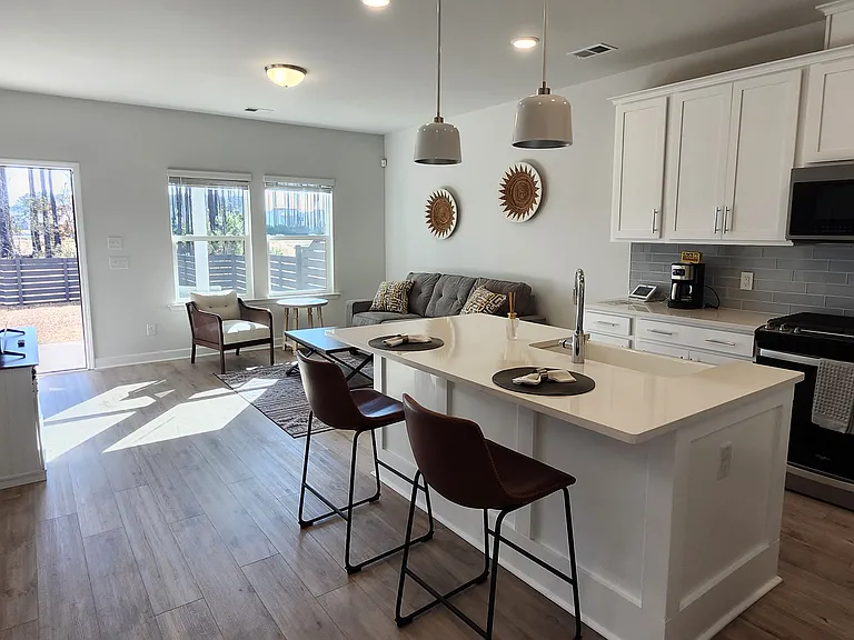 825 Descartes St — Photo 5