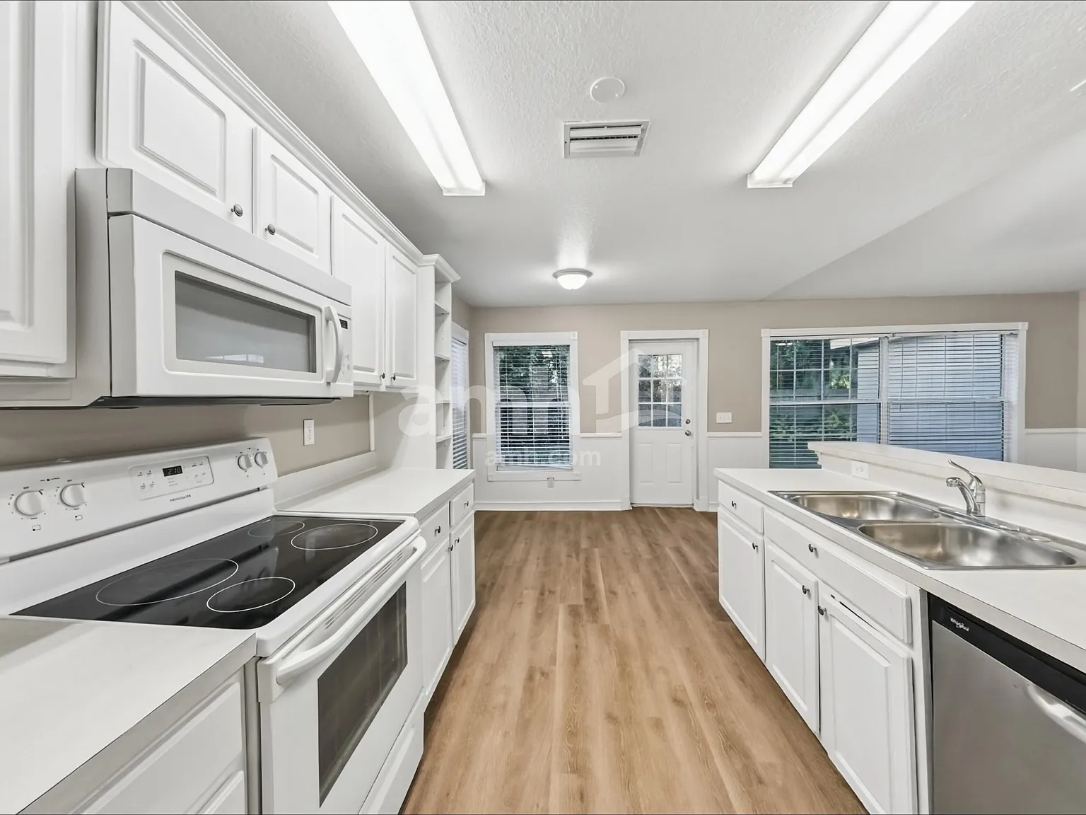 4 bed, 2.0 bath, 1601 sqft, $2,390 — Photo 3