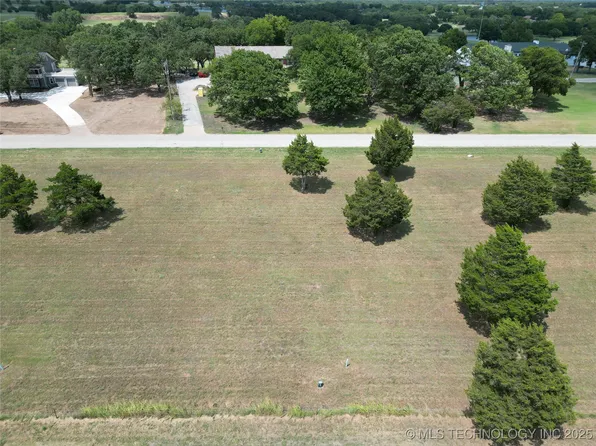 620 Country Club Rd, Ardmore, OK 73401