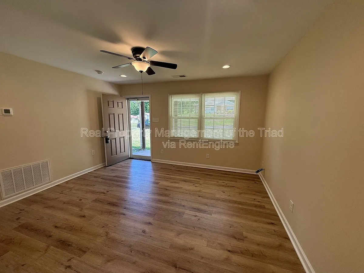 Building Photo - 5208 Larkspur Dr
