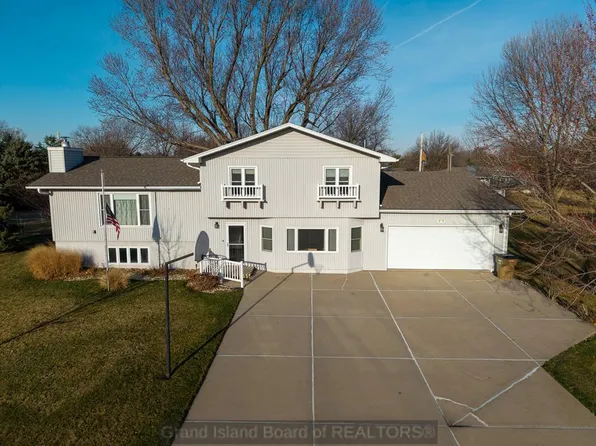 2208 Viking Rd, Grand Island, NE 68803