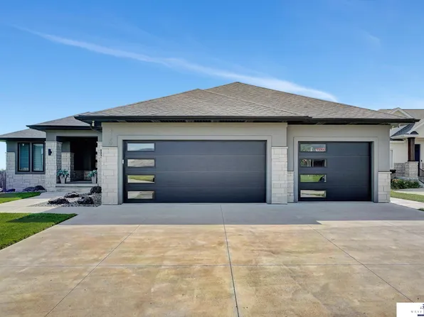 8120 S 97th St, Lincoln, NE 68526
