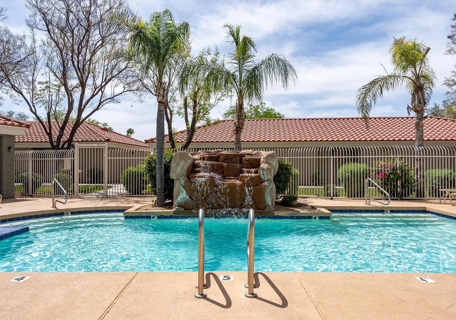 2929 W Yorkshire Dr - Yorkshire 1018 — Photo 1