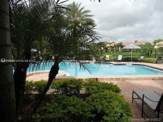Royal Poinciana Condo — Photo 2