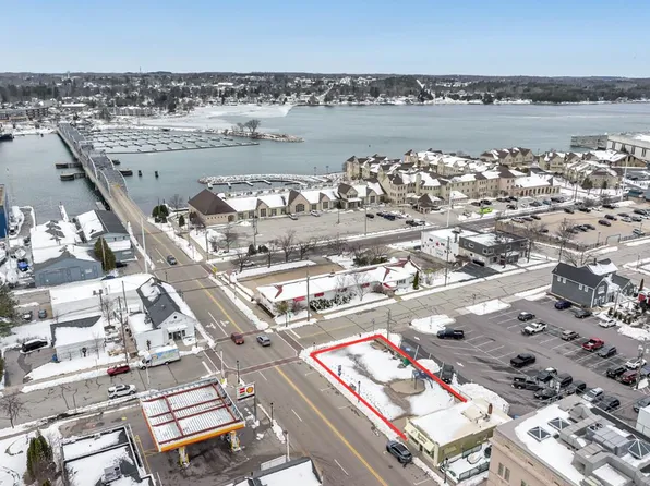 214 Michigan St, Sturgeon Bay, WI 54235