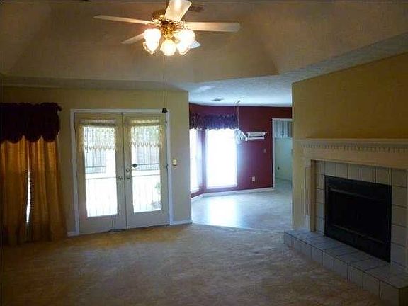 2nd image of 3884 Berkshire Dr